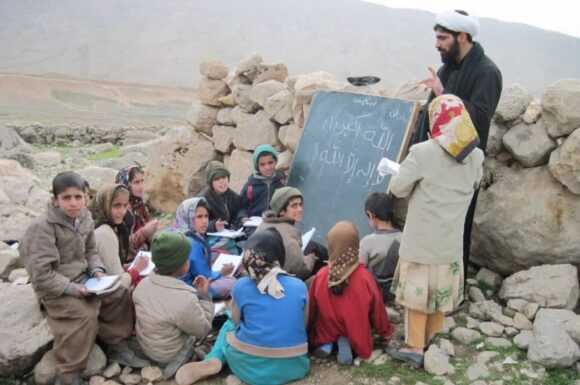 مَنش روحانیت، باید دوری از روحیه فرماندهی بوده و در مقابل، همزیستی و خوش خلقی با مردم باشد