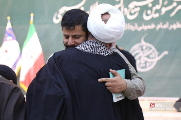 تأملی در اهمیّت مصافحه، معانقه و روبوسی