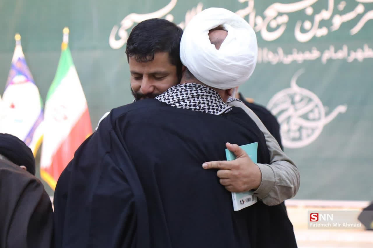تأملی در اهمیّت مصافحه، معانقه و روبوسی