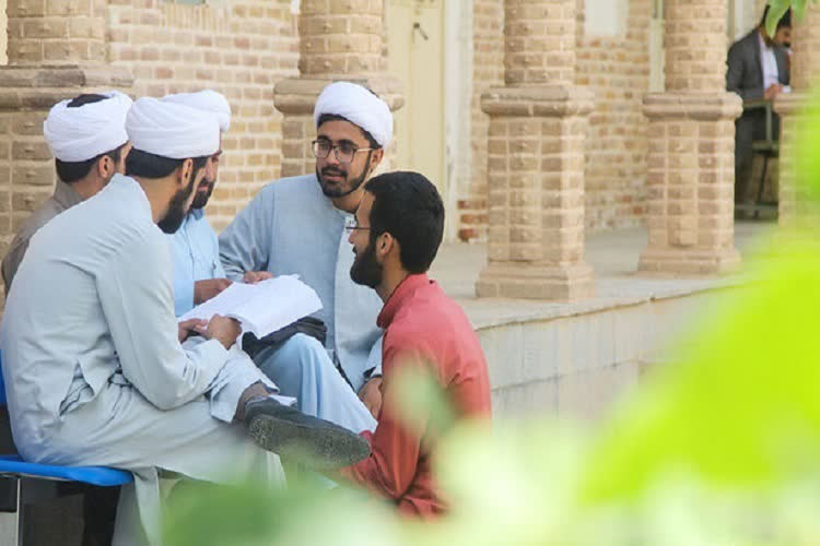 یادداشت| قضاوت اجتماعی در زیست طلبگی