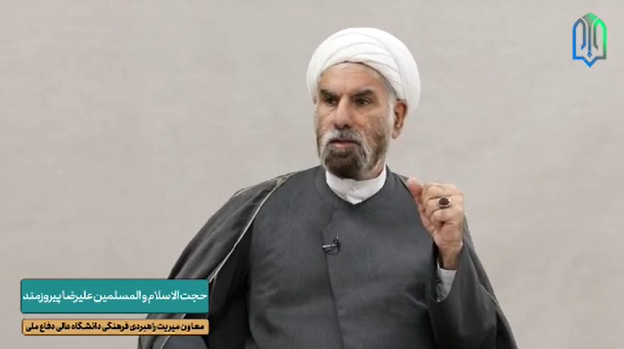 استاد پیروزمند: نباید حوزه را صرفا به درگیری با مسائل خرد کشاند!